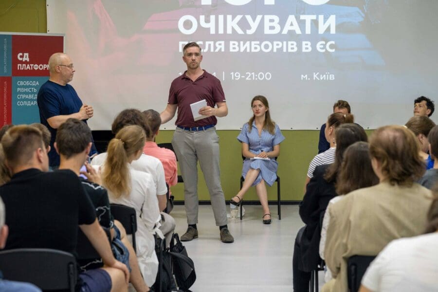 In Oekraïne staat het dagelijks leven in het teken van zeker- én onzekerheden — Foto boven: Kido Koenig (FMS) sprak tijdens evenement van SD Platform in Kyiv (juli 2024)
